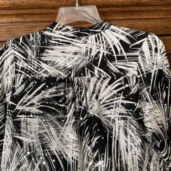 NWT Brittany Black b/w blouse w glitter. Excellent condition - Picture 7 of 8